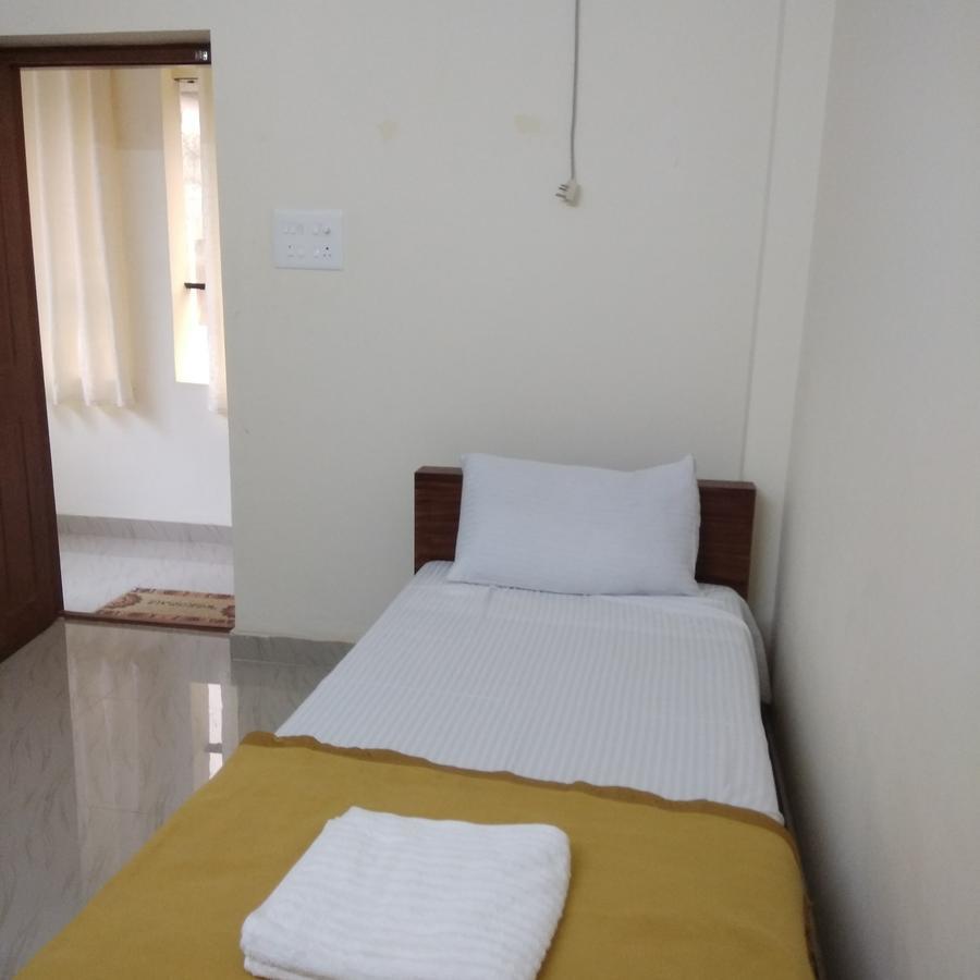 Manjira Lodge กูรูวาเยอร์ ภายนอก รูปภาพ